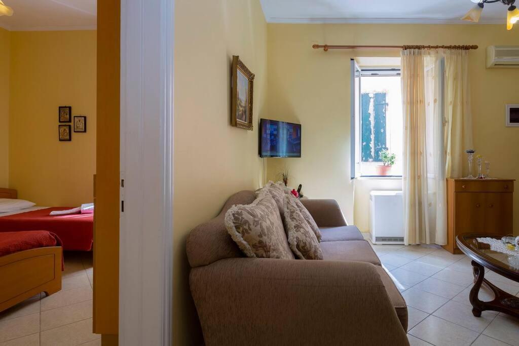 Ria'S Apartment In Corfu Town Zewnętrze zdjęcie